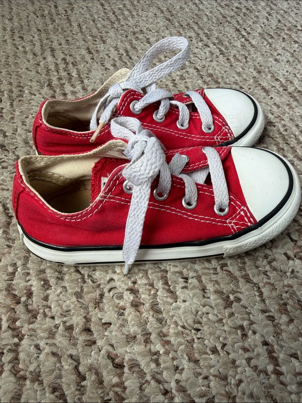 Converse bright red